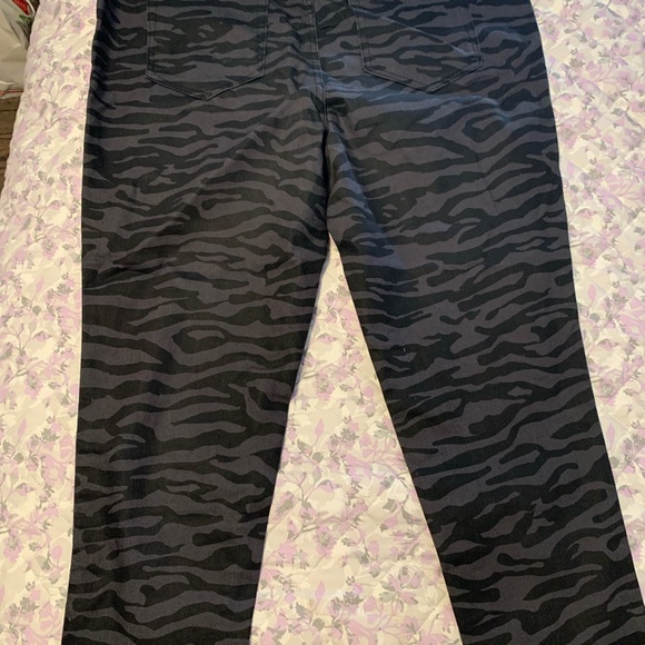 PLUS SIZE skinny fit Black on black Zebra stripes Jeans - Picture 2 of 2
